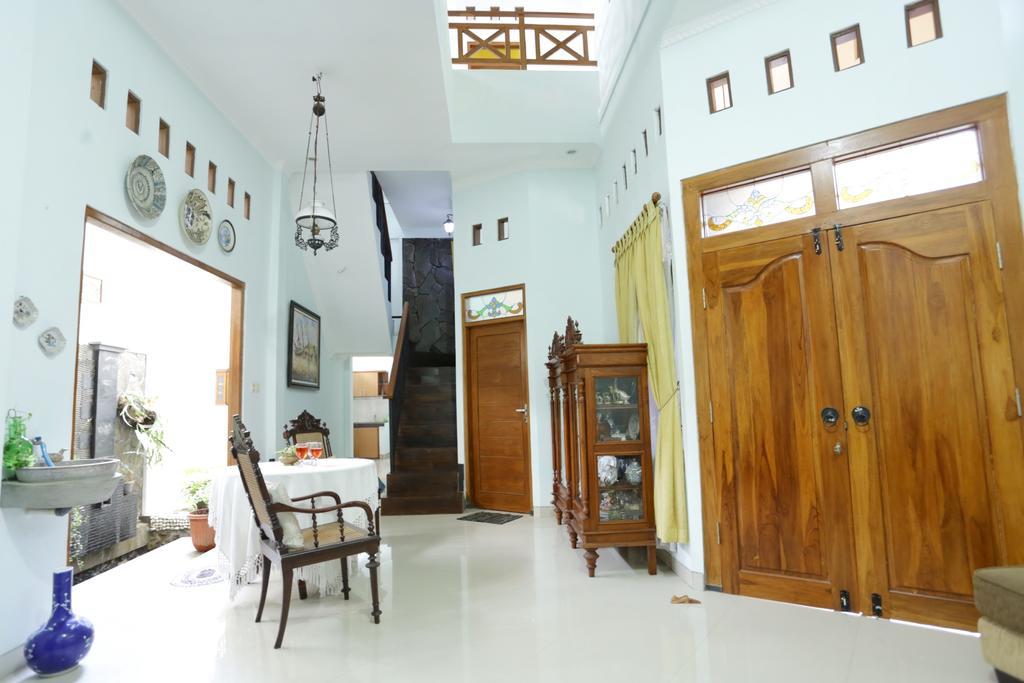 Griya Kedasih Guesthouse Джокьякарта Экстерьер фото