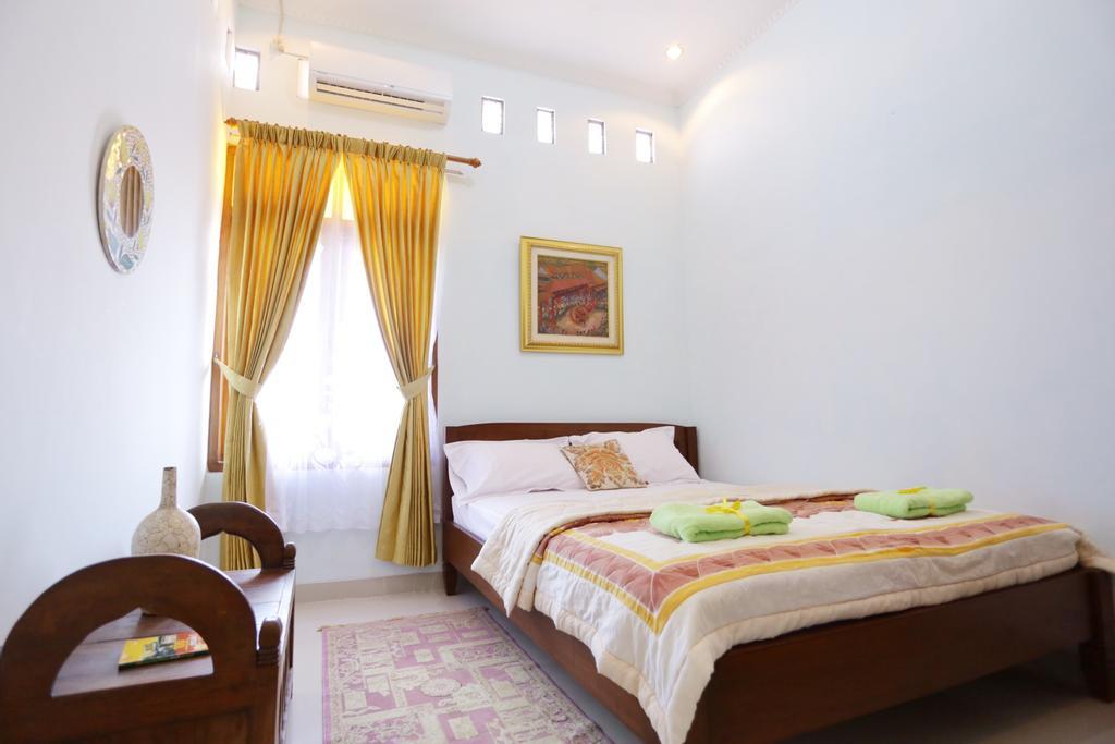 Griya Kedasih Guesthouse Джокьякарта Экстерьер фото