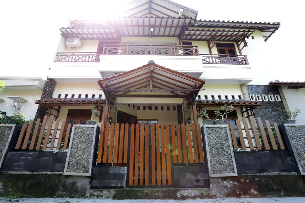 Griya Kedasih Guesthouse Джокьякарта Экстерьер фото